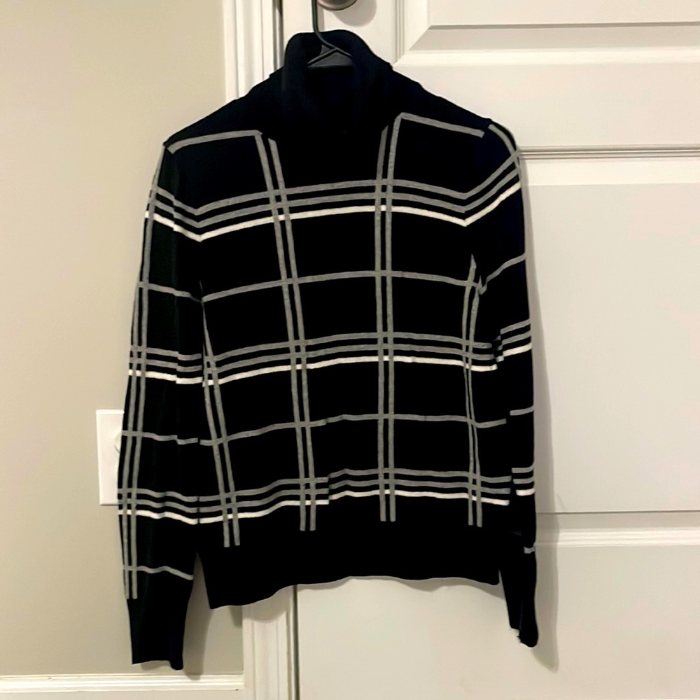 Banana Republic sweater - size medium